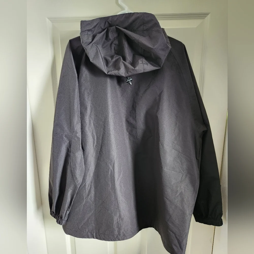 LL Bean Woman's Rain Jacket NWT - Picture 5 of 7